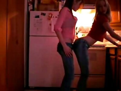 Adolescent heterosexual futut de o clipuri xxxl lesbiană experimentată